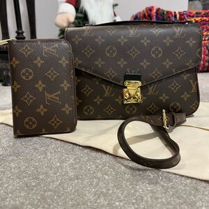 Brown monogram - style crossbody bag and wallet